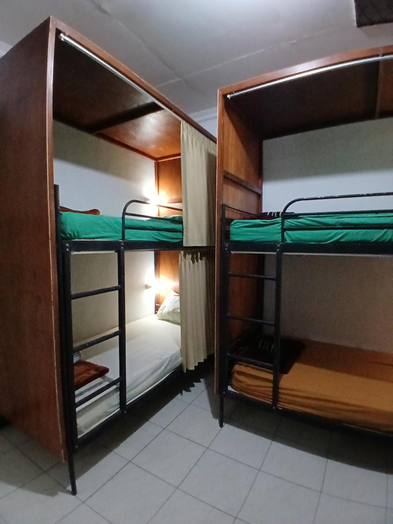 Moshi Moshi Hostel Probolinggo Kültér fotó