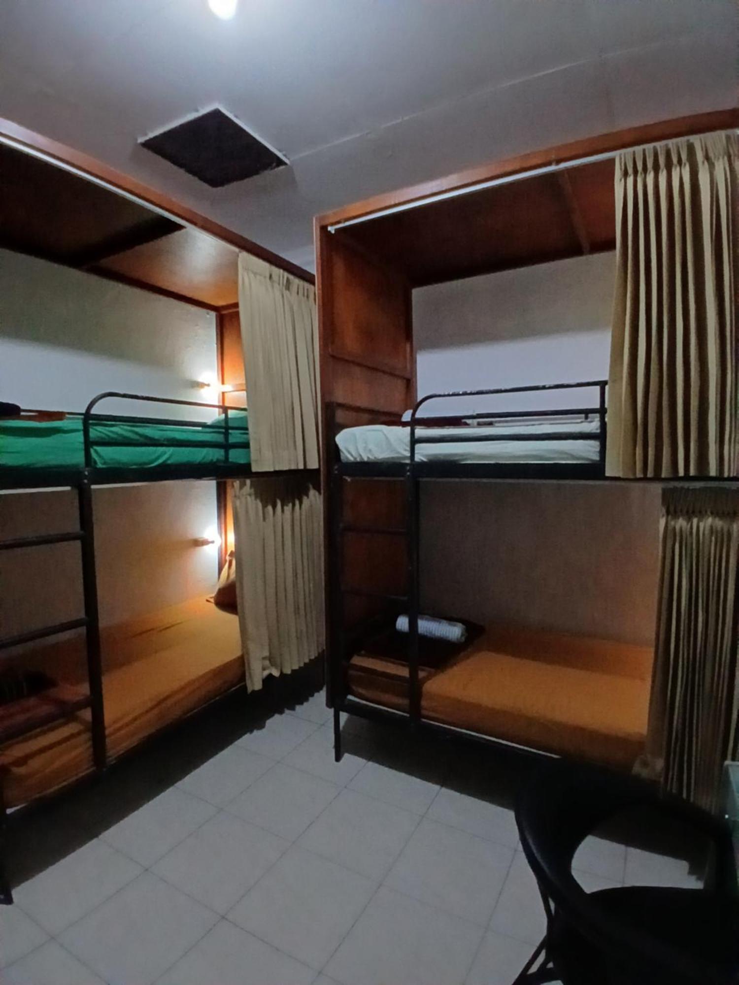 Moshi Moshi Hostel Probolinggo Kültér fotó